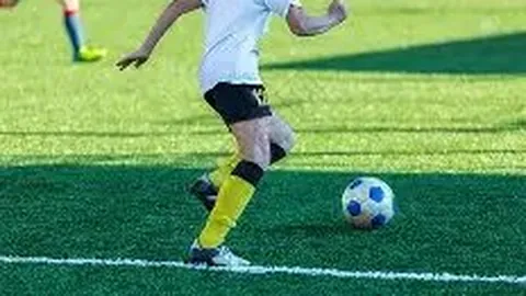 “凌晨3点，王者再战首秀！迎战90后顶级新星，一轮淘汰危机四伏。”